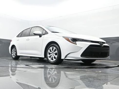 Used 2024 Toyota Corolla LE image 24
