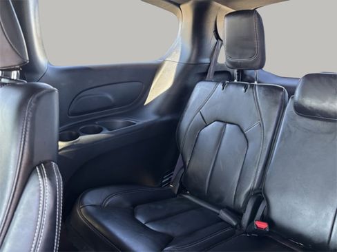 Used 2023 Chrysler Pacifica Touring-L w/ S Appearance Package image 23