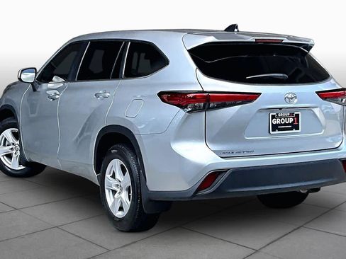 Used 2023 Toyota Highlander L FWD image 12