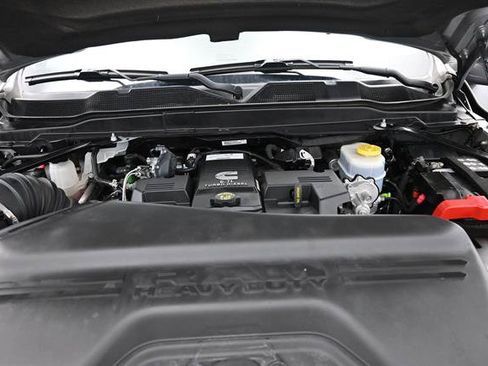 Used 2024 RAM 3500 Tradesman w/ Chrome Appearance Group AWD/4WD image 17