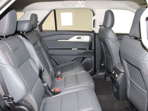 New 2026 Ford Explorer Active RWD image 31