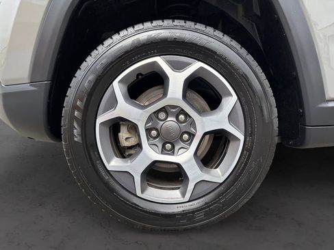 Used 2022 Jeep Compass Trailhawk w/ Sun and Sound Group AWD/4WD image 9
