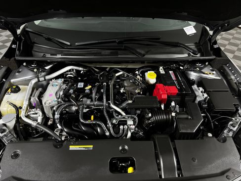 Used 2025 Nissan Sentra SR FWD image 9