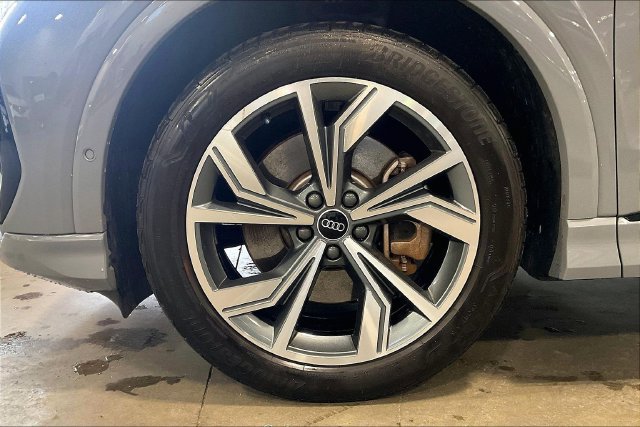 Used 2024 Audi Q4 e-tron Premium Plus AWD/4WD image 9