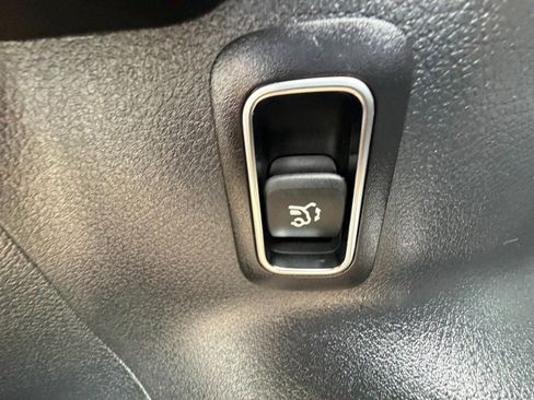 Used 2023 Mercedes-Benz GLB 250 4MATIC image 11