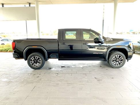 Used 2022 GMC Sierra 2500 AT4 w/ AT4 Preferred Package image 4