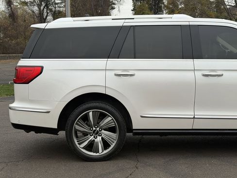 Used 2019 Lincoln Navigator Reserve image 9