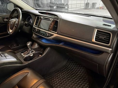 Used 2019 Toyota Highlander image 12