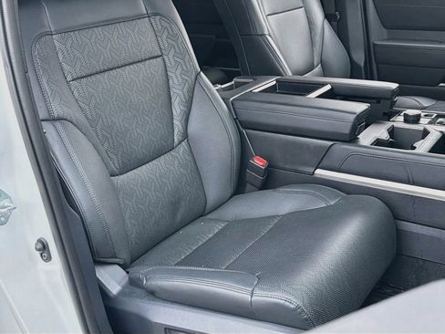 Used 2025 Toyota Tundra Limited AWD/4WD image 30
