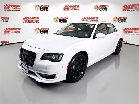 Used 2023 Chrysler 300 Touring L w/ Popular Equipment Group image 14