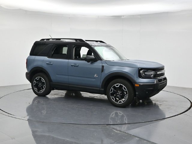 Certified 2025 Ford Bronco Sport Outer Banks w/ Outer Banks Tech Package+ AWD/4WD image 3