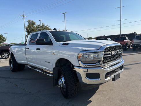 Used 2021 RAM 3500 Tradesman w/ Chrome Appearance Group AWD/4WD image 4