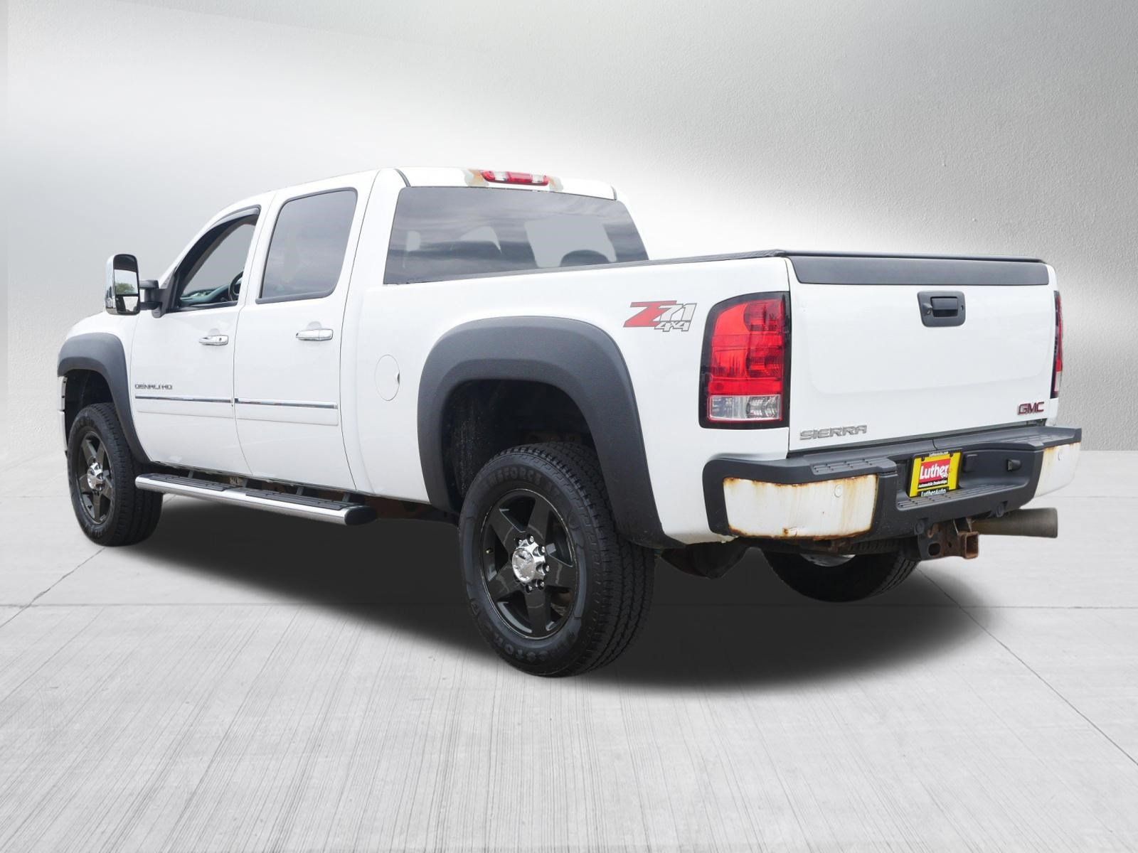 Used 2014 GMC Sierra 2500 Denali w/ Suspension Package, Off-Road AWD/4WD image 5