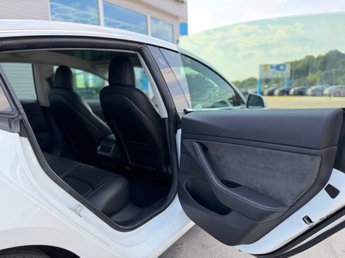 Used 2018 Tesla Model 3 Long Range RWD image 17
