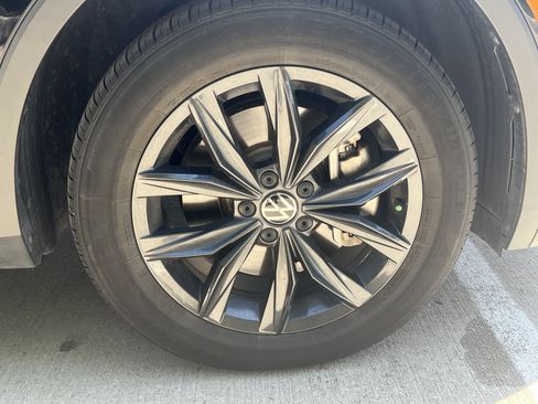 Used 2024 Volkswagen Tiguan SE FWD image 12