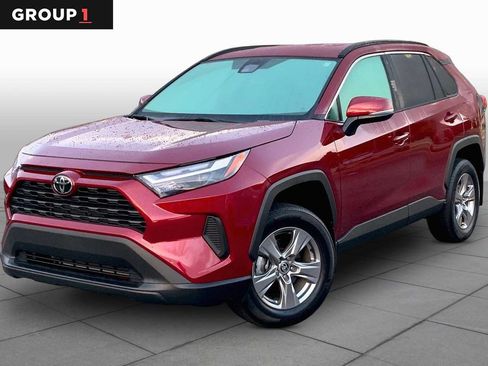 Used 2025 Toyota RAV4 XLE FWD image 1