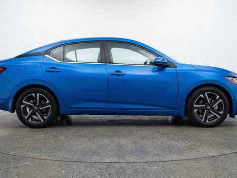 Used 2025 Nissan Sentra SV image 11
