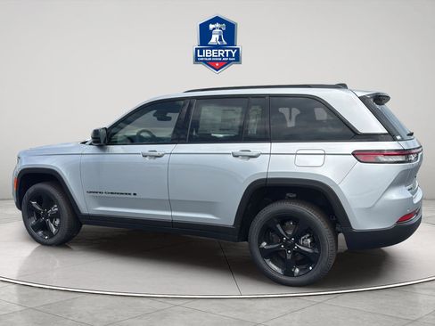 New 2025 Jeep Grand Cherokee Limited w/ Luxury Tech Group II AWD/4WD image 6