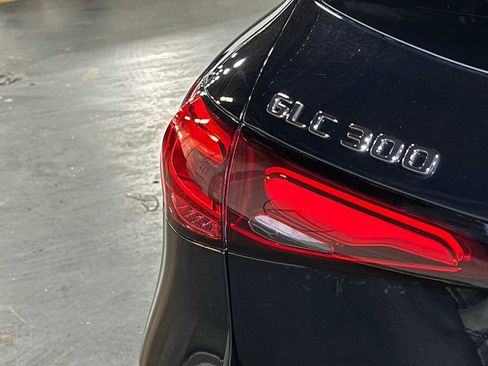 Used 2025 Mercedes-Benz GLC 300 4MATIC image 15