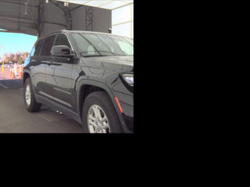 Used 2024 Jeep Grand Cherokee Laredo AWD/4WD image 2