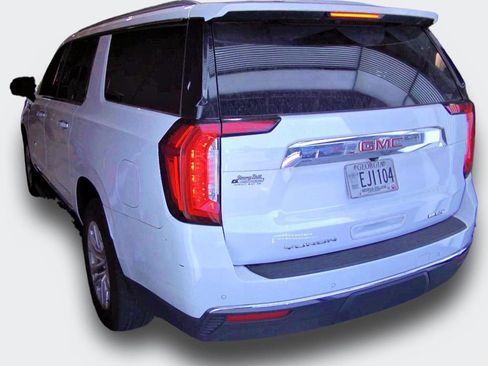 Used 2022 GMC Yukon XL SLT w/ SLT Luxury Package RWD image 9