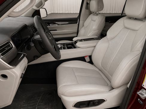 Used 2022 Jeep Wagoneer Series I w/ Convenience Group I AWD/4WD image 9