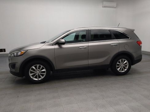 Used 2017 Kia Sorento LX image 2