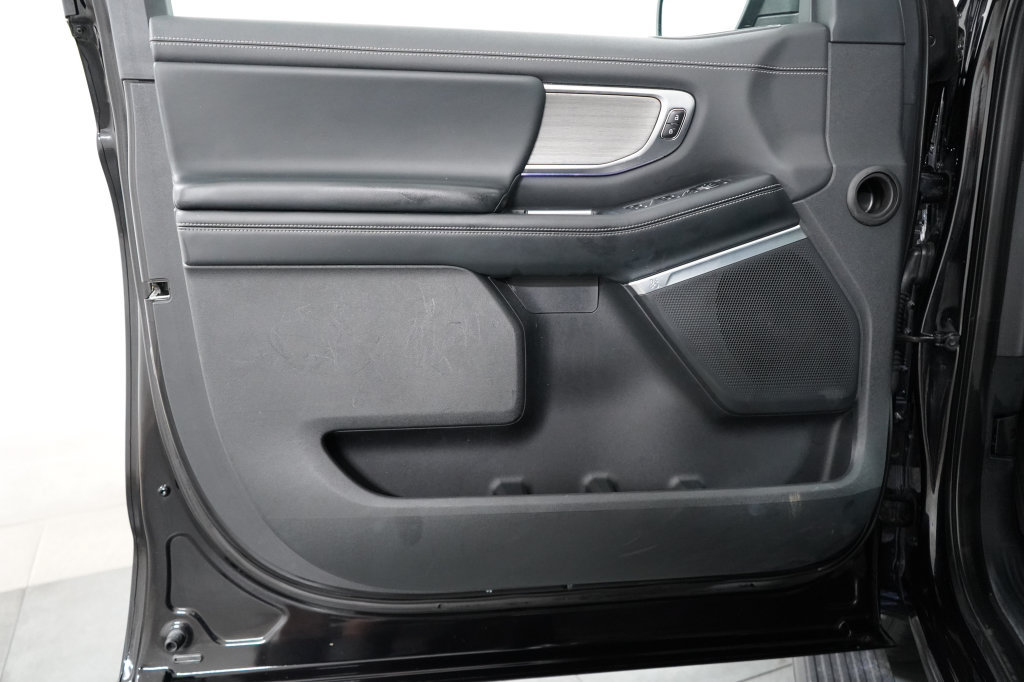 Certified 2025 Ford Expedition Platinum AWD/4WD image 31