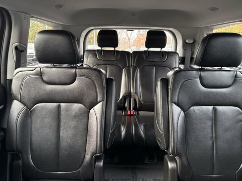 Used 2023 Jeep Grand Cherokee L Limited w/ Luxury Tech Group II image 15