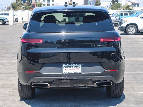 Used 2024 Land Rover Range Rover Sport SE AWD/4WD image 8