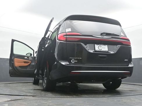 New 2026 Chrysler Pacifica Pinnacle image 60