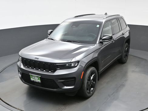 New 2025 Jeep Grand Cherokee Altitude AWD/4WD image 18