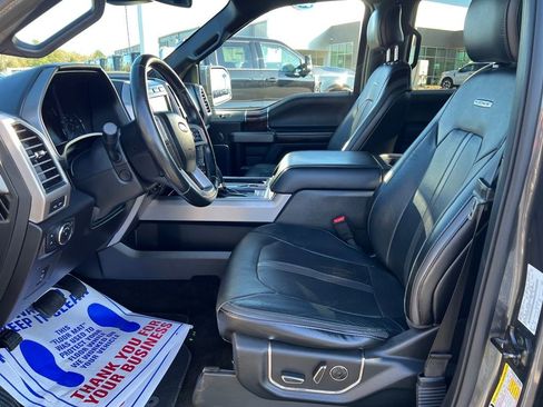 Used 2017 Ford F150 Platinum w/ Equipment Group 701A Luxury image 13