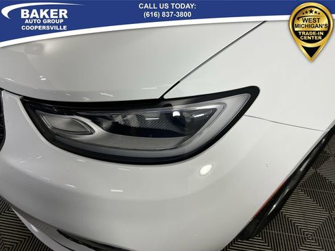 Used 2021 Chrysler Pacifica Limited w/ Uconnect Theater Family Group image 36