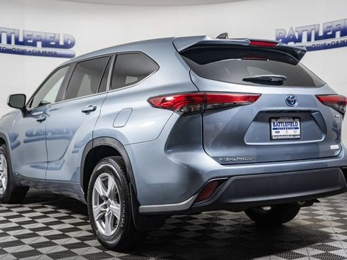 Certified 2023 Toyota Highlander LE image 4