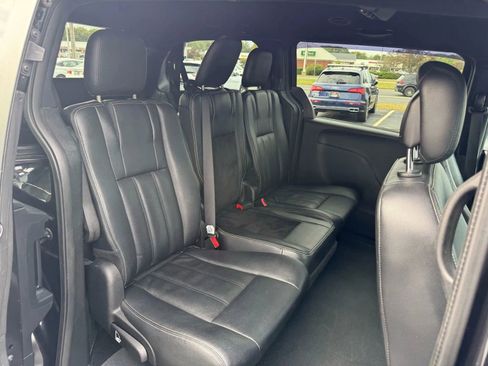 Used 2014 Dodge Grand Caravan SXT FWD image 37