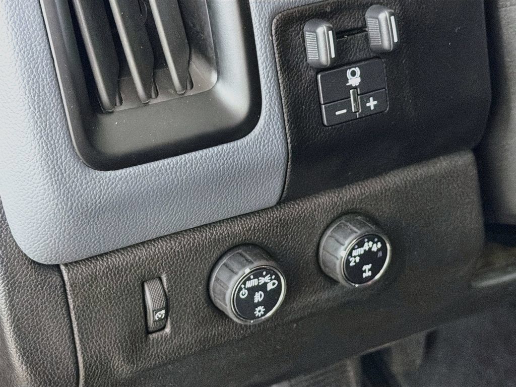 Used 2018 Chevrolet Colorado Z71 AWD/4WD image 28