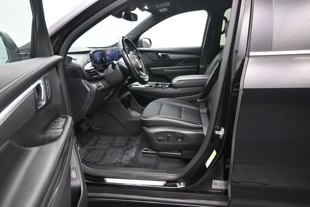 Used 2025 Buick Enclave Preferred w/ Power Package FWD image 11