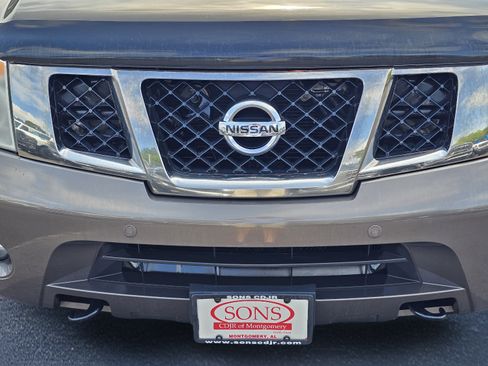 Used 2015 Nissan Armada Platinum w/ Platinum Reserve Package RWD image 3