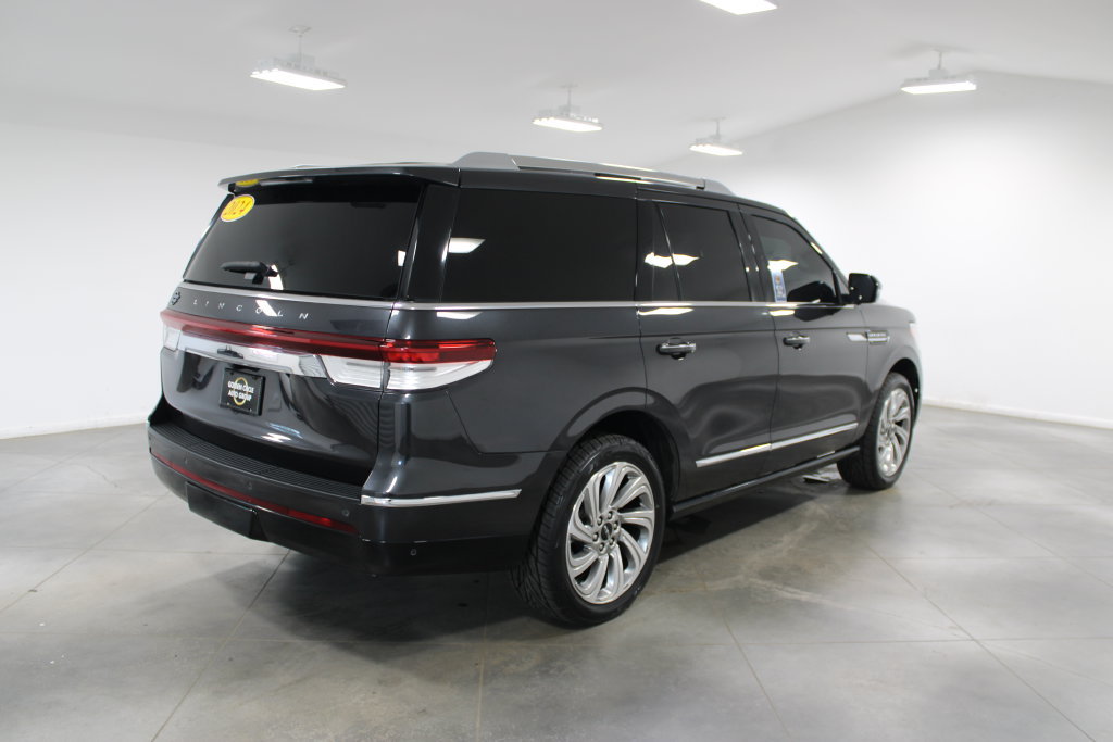 Used 2024 Lincoln Navigator Premiere AWD/4WD image 9