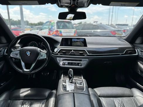 Used 2018 BMW 750i RWD image 12