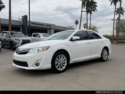 Used 2014 Toyota Camry XLE w/ Leather Package image 2