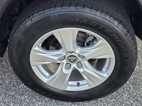 Used 2020 Toyota RAV4 XLE w/ Convenience Package FWD image 33