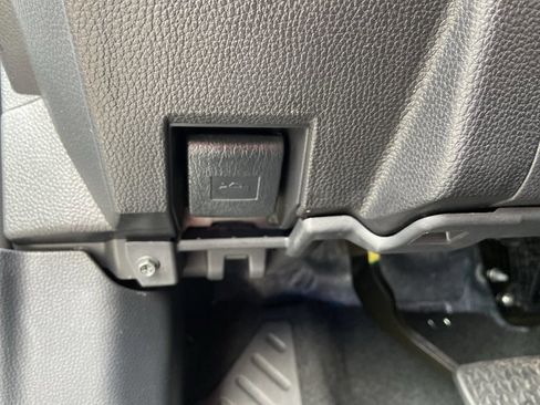 Used 2025 Toyota Tacoma SR5 image 47