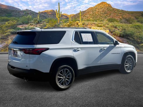 Used 2023 Chevrolet Traverse LT image 4