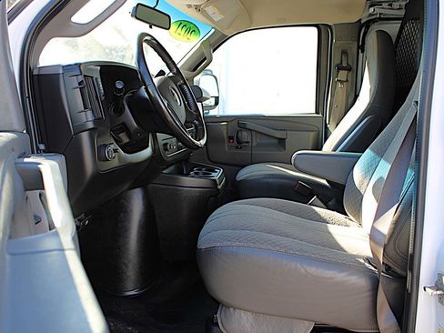 Used 2021 Chevrolet Express 2500 w/ Driver Convenience Package image 18