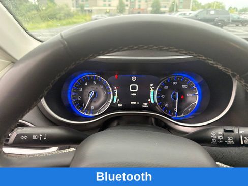 Used 2022 Chrysler Pacifica Touring-L FWD image 14