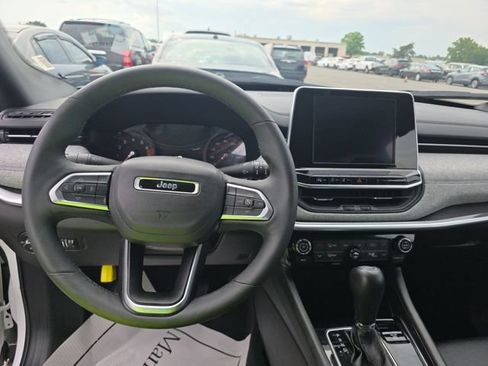 Used 2025 Jeep Compass Latitude w/ Sun & Sound Group AWD/4WD image 12