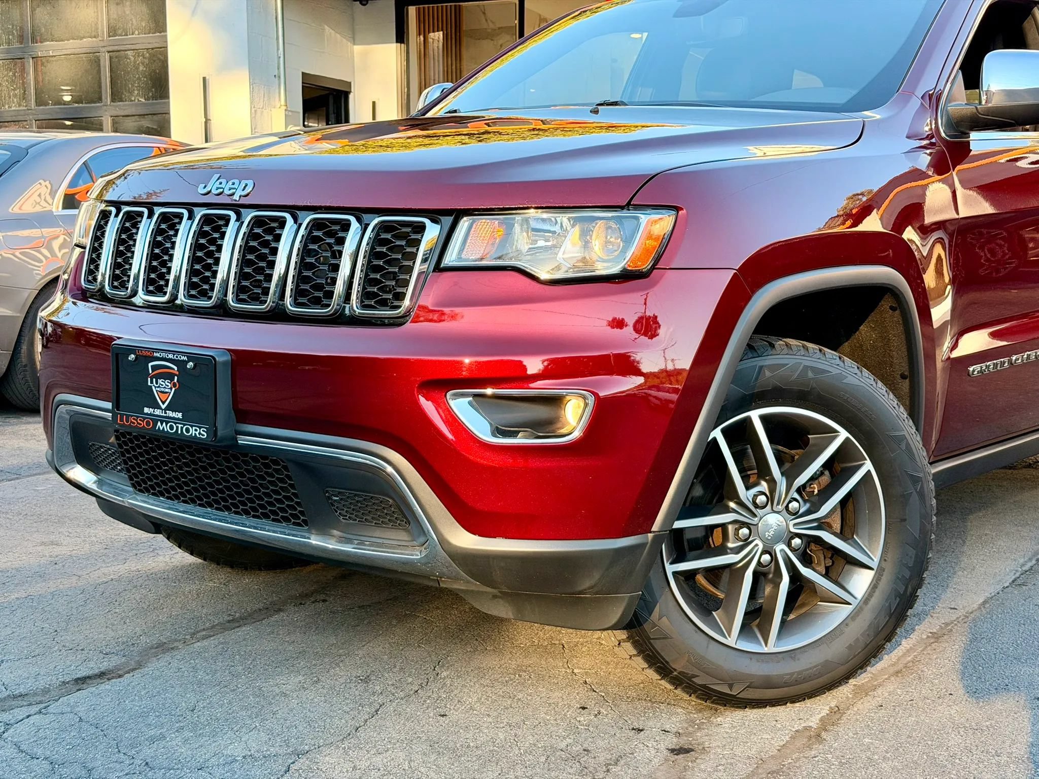 Used 2018 Jeep Grand Cherokee Limited AWD/4WD image 12