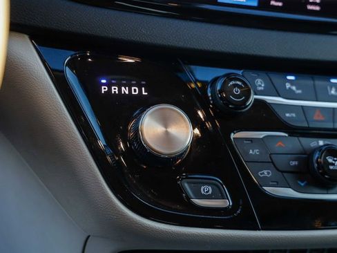 Certified 2024 Chrysler Pacifica Touring-L image 20